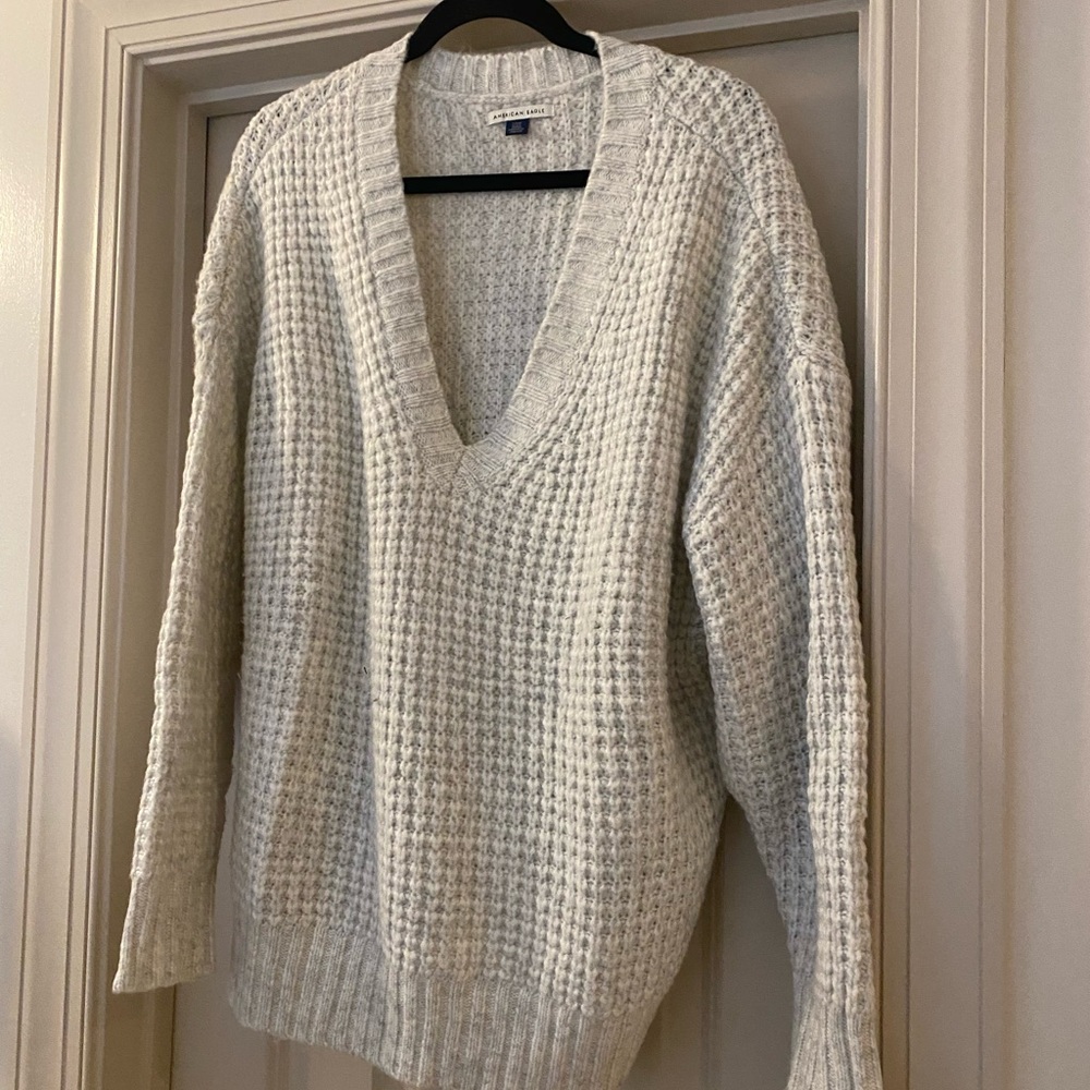 American Eagle Outfitters Large V-Neck Light Gray Oversized Sweater